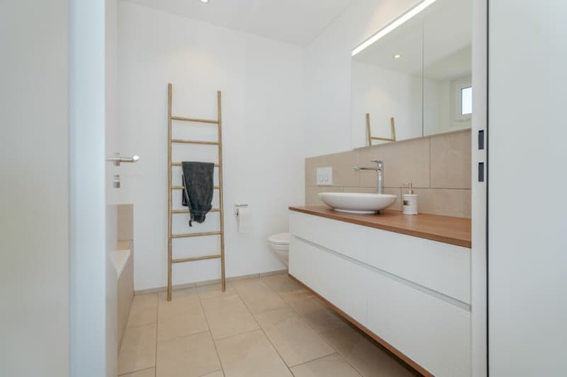 Modernes Wohnen mit Weitblick - 4½-Zimmer-Doppeleinfamilienhaus mit grossem Garten und viel Privatsphäre (16)