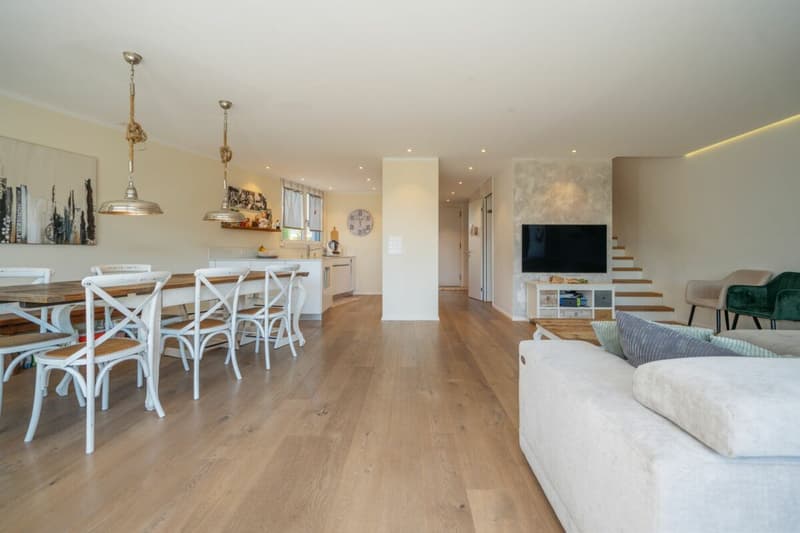 Modernes Wohnen mit Weitblick - 4½-Zimmer-Doppeleinfamilienhaus mit grossem Garten und viel Privatsphäre (11)