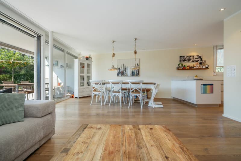 Modernes Wohnen mit Weitblick - 4½-Zimmer-Doppeleinfamilienhaus mit grossem Garten und viel Privatsphäre (7)