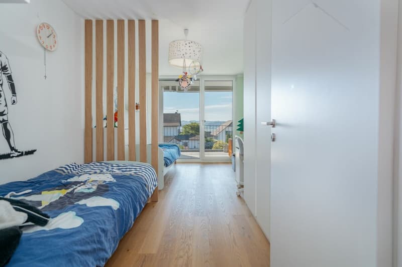 Modernes Wohnen mit Weitblick - 4½-Zimmer-Doppeleinfamilienhaus mit grossem Garten und viel Privatsphäre (18)