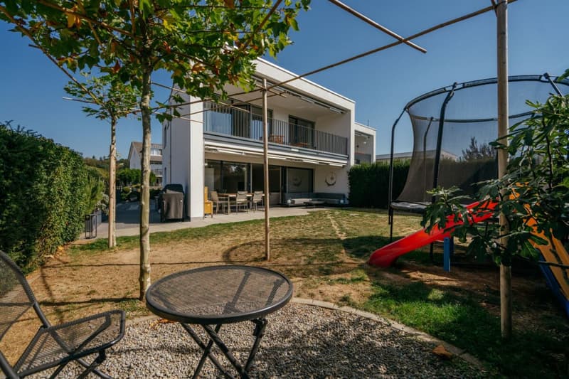 Modernes Wohnen mit Weitblick - 4½-Zimmer-Doppeleinfamilienhaus mit grossem Garten und viel Privatsphäre (10)