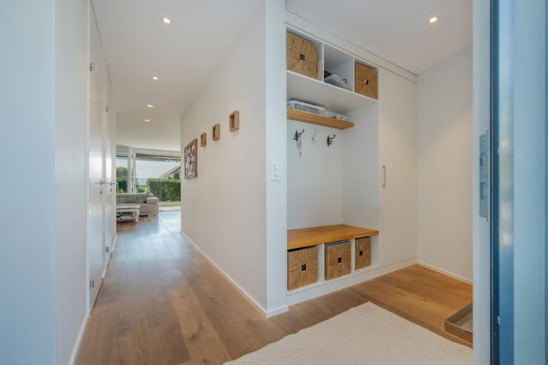 Modernes Wohnen mit Weitblick - 4½-Zimmer-Doppeleinfamilienhaus mit grossem Garten und viel Privatsphäre (4)