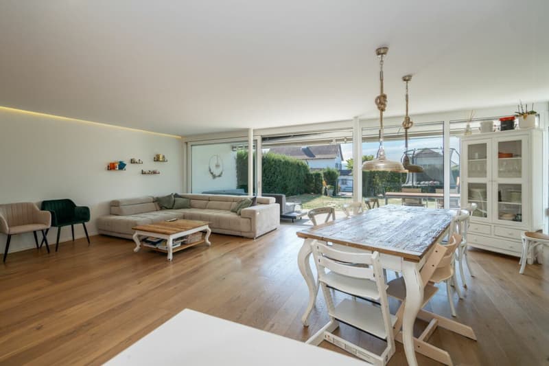 Modernes Wohnen mit Weitblick - 4½-Zimmer-Doppeleinfamilienhaus mit grossem Garten und viel Privatsphäre (5)