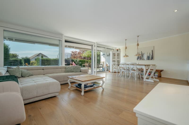 Modernes Wohnen mit Weitblick - 4½-Zimmer-Doppeleinfamilienhaus mit grossem Garten und viel Privatsphäre (8)