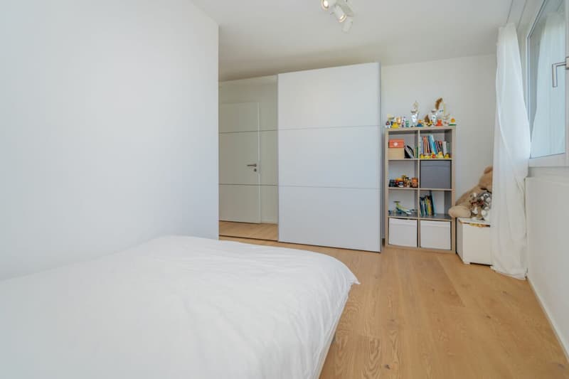 Modernes Wohnen mit Weitblick - 4½-Zimmer-Doppeleinfamilienhaus mit grossem Garten und viel Privatsphäre (17)