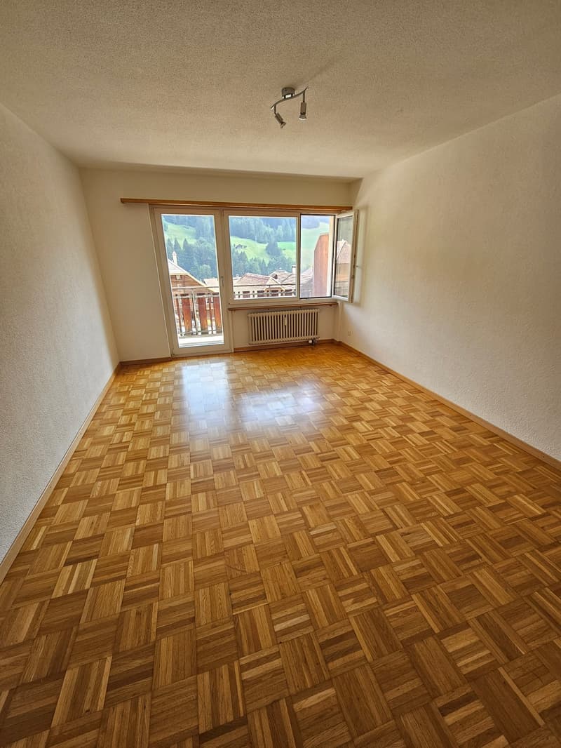 Charmante 4-Zimmer-Wohnung in Erlenbach im Simmental (3)