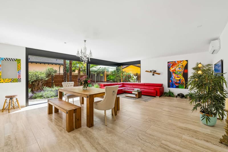 Neuwertiges Haus mit mediterranem Garten (3)