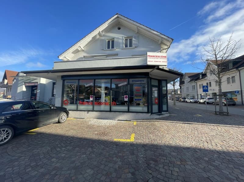 Vollvermietetes und kernsaniertes Wohn- und Geschäftshaus!