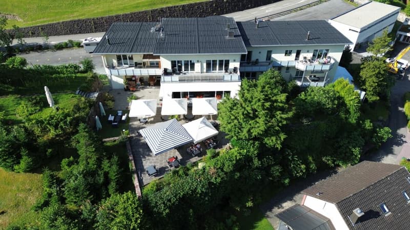 Hotel & Restaurant mit Einliegerwohnungen, Rebberg und Bauland in Premiumlage am Walensee (4)