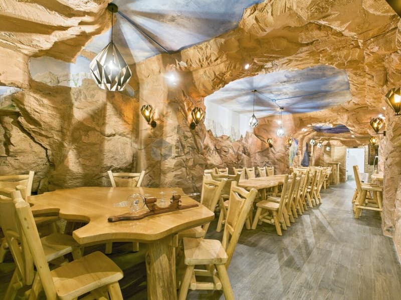 Hotel & Restaurant mit Einliegerwohnungen, Rebberg und Bauland in Premiumlage am Walensee (13)