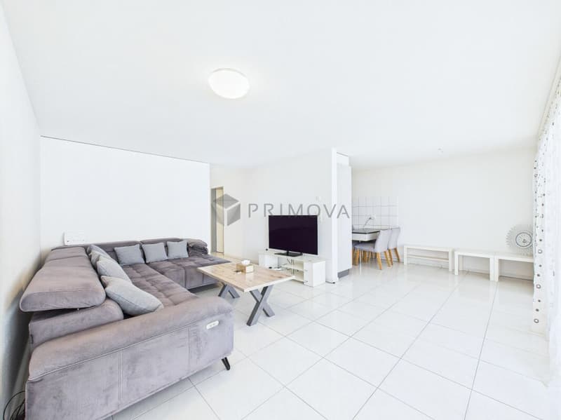 Generous living pleasure with balcony and ideal floor plan (2)