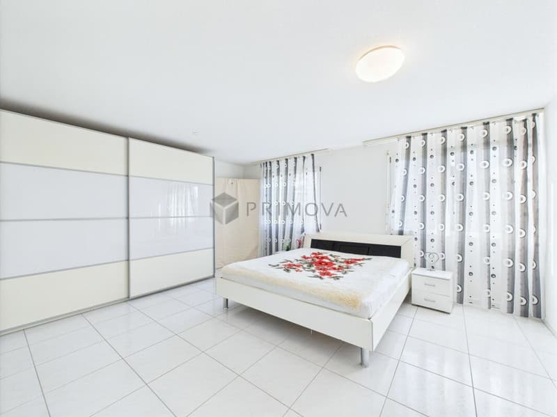 Generous living pleasure with balcony and ideal floor plan (7)