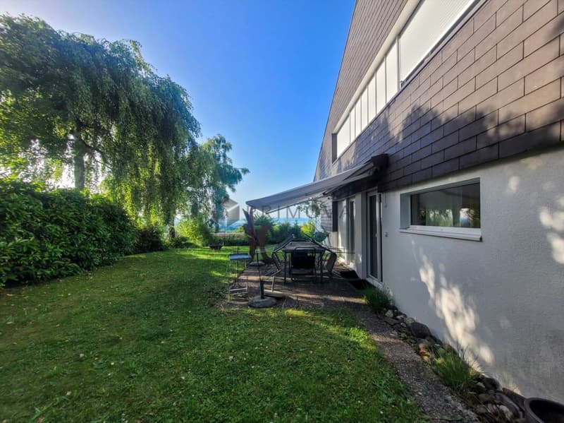 Stylish living with lake view and private garden (3)