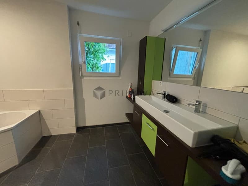 Wohnen Sie mit einer atemberaubenden Aussicht , dieses Haus an bester Lage sucht seinesgleichen! (8)