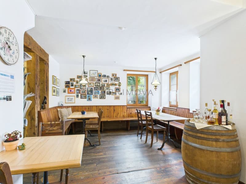 Hotel & Restaurant mit Einliegerwohnungen in Miralago (4)