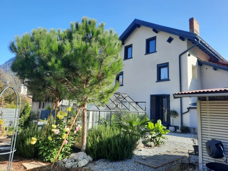 Charmantes Mehrfamilienhaus  mit Ausbaupotenzial an ruhiger Lage von Rhäzüns (2)