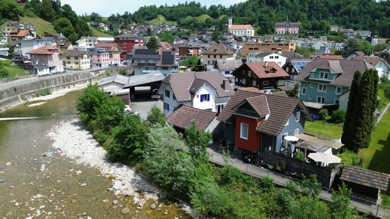 Ihre Chance auf ein charmantes Eigenheim mit grosser Terrasse direkt am Fluss! (15)