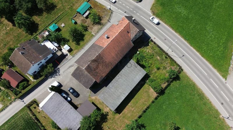 Bauernhaus mit Nebengebäuden auf 2'000m² Grundstück mit Entwicklungspotenzial (4)