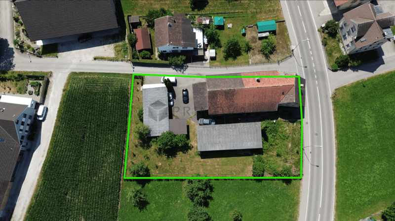Bauernhaus mit Nebengebäuden auf 2'000m² Grundstück mit Entwicklungspotenzial (1)
