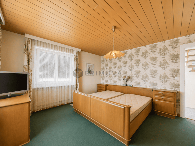 Repräsentatives Anwesen mit Einliegerwohnung, Wintergarten und Swimmingpool (9)