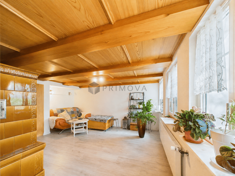 Modernisiertes Zweifamilienhaus mit Weitblick, Doppelgarage und viel Platz (5)