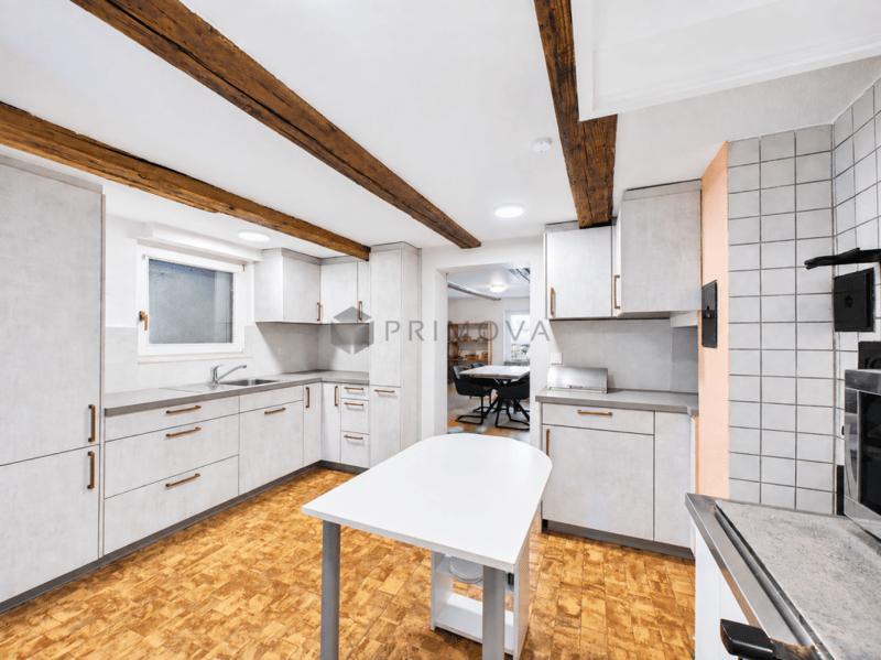 Modernisiertes Zweifamilienhaus mit Weitblick, Doppelgarage und viel Platz (6)