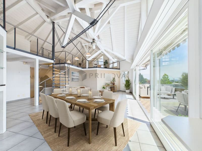 Essbereich mit Blick zur Galerie