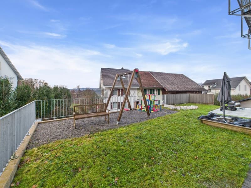 Helle 4.5 Zimmer-Wohnung mit schöner Aussicht und attraktivem Wohnkomfort (12)