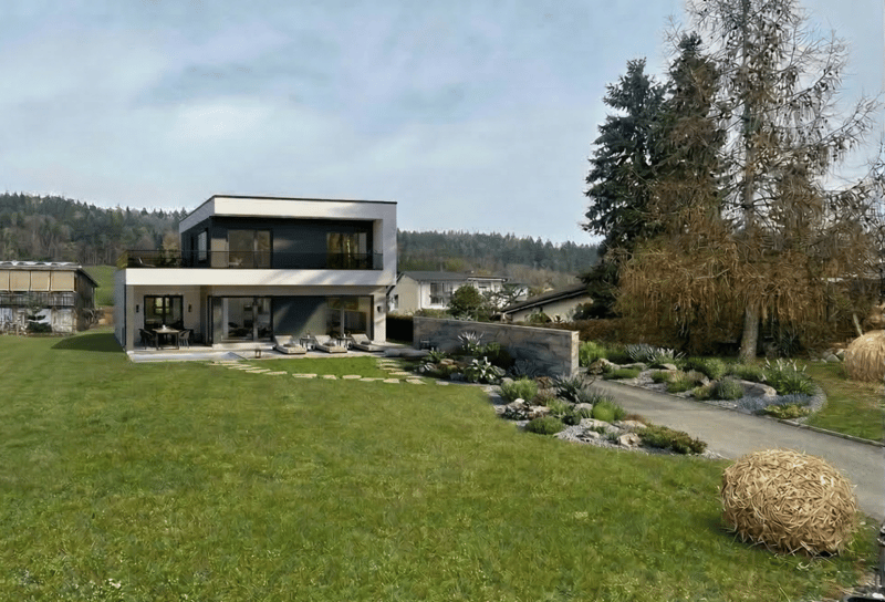 Luxuriöses Einfamilienhaus an begehrter Aare-Lage (1)