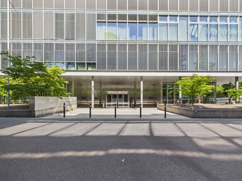 Attraktive und helle Bürofläche an bester Lage in Zürich Oerlikon (13)