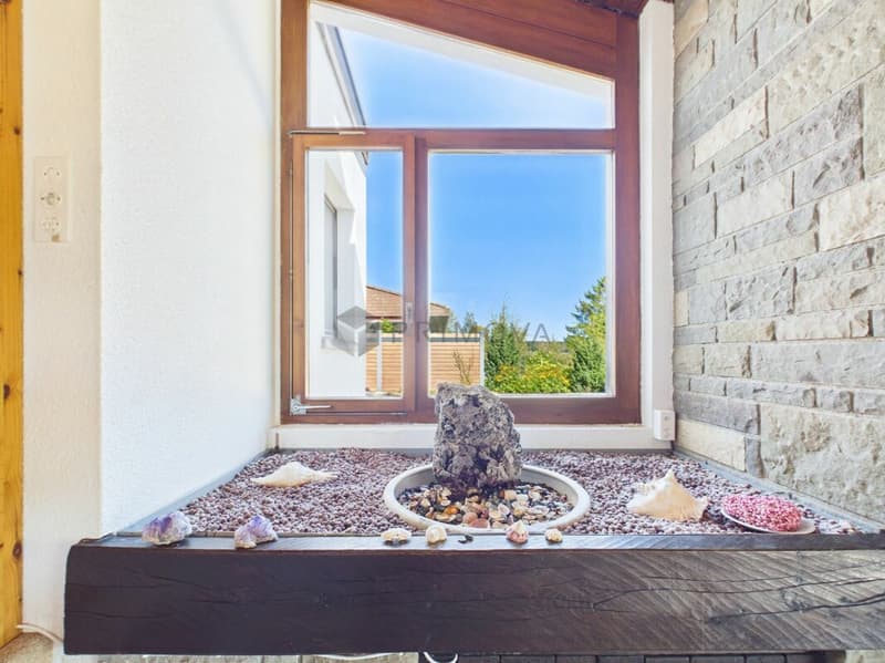 Exklusives Wohndomizil mit Aussenpool, grosser Parzelle und Panorama-Weitsicht in Meikirch (4)