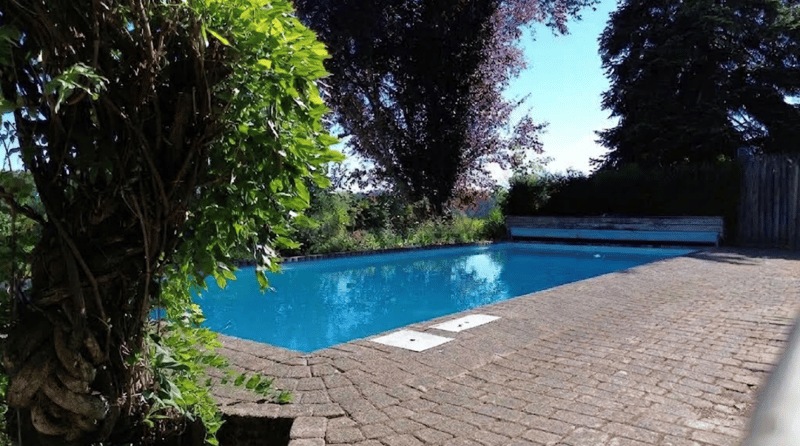 Exklusives Wohndomizil mit Aussenpool, grosser Parzelle und Panorama-Weitsicht in Meikirch (10)