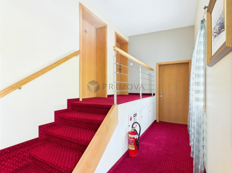 Wohnen am See: Möblierte 2.5 Zi.-Ferienwohnung mit Panorama-Terrasse & Parkplatz (11)
