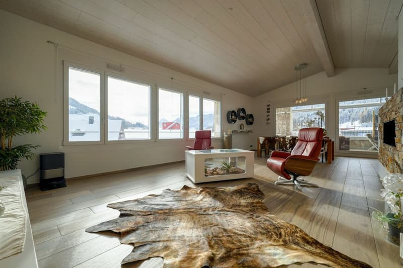 Luxus Wohngefühl pur! Stilvolle 4.5 Zimmer-Oase mit 6 m Raumhöhe, Spa-Ensuite Bad & verglaster Loggia (2)