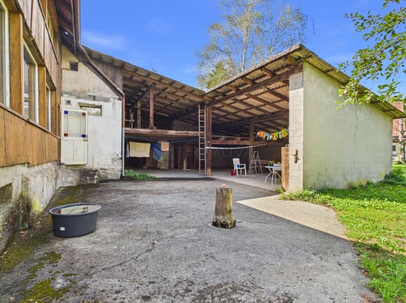 Gepflegtes Bauernhaus mit grosser Baulandreserve im schönen Seeland (4)