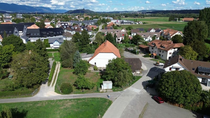 Gepflegtes Bauernhaus mit grosser Baulandreserve im schönen Seeland (3)