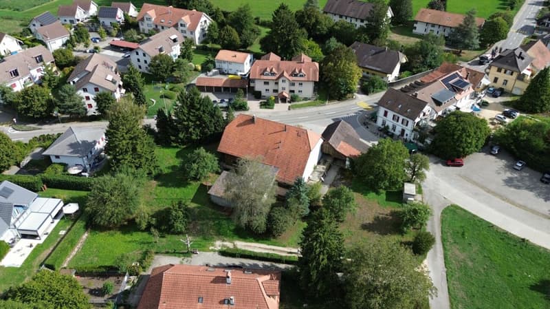 Gepflegtes Bauernhaus mit grosser Baulandreserve im schönen Seeland (2)