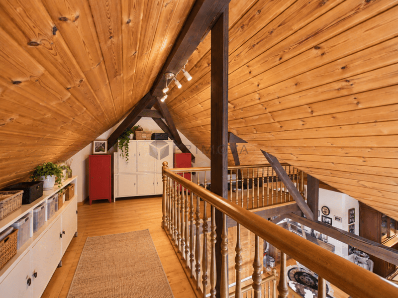 Besonderes Wohngefühl! Maisonette mit Galerie und Cheminée (16)