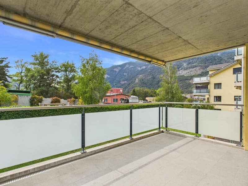 Hochwertig renovierte 4.5 Zimmer-Wohnung mit sonniger Südterrasse in Trimmis (1)