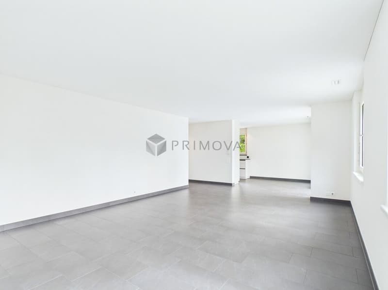 Hochwertig renovierte 4.5 Zimmer-Wohnung mit sonniger Südterrasse in Trimmis (3)