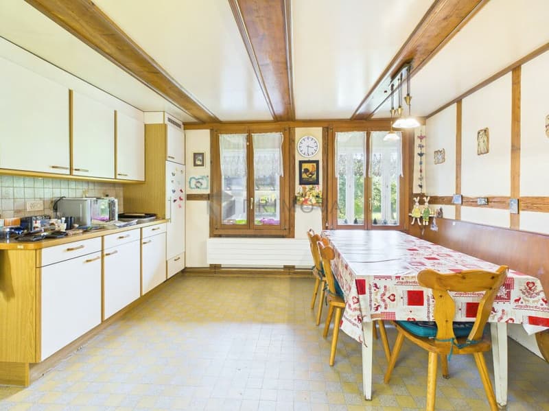 Gepflegtes Bauernhaus mit grosser Baulandreserve in der Kernzone im schönen Seeland (9)