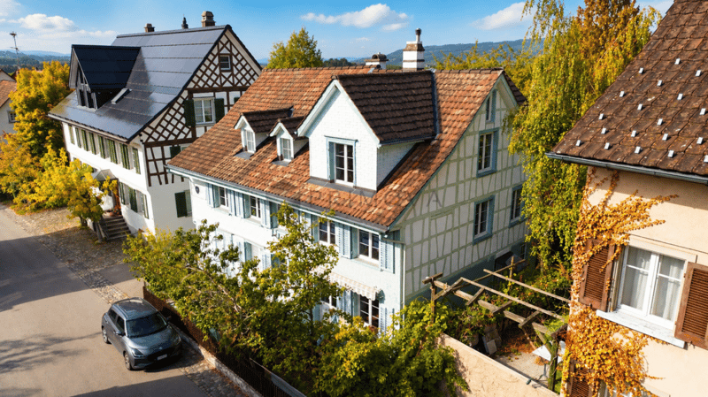 Grosszügiges Wohnen mit Wellnessbereich und vermieteter Einliegerwohnung (1)