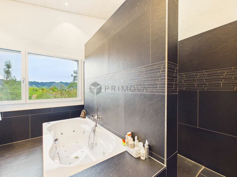 Ihr luxuriöses Zuhause: Eleganter 4.5 Zimmer-Traum mit 6 m Raumhöhe, Spa-Ensuite Bad & verglaster Loggia (13)