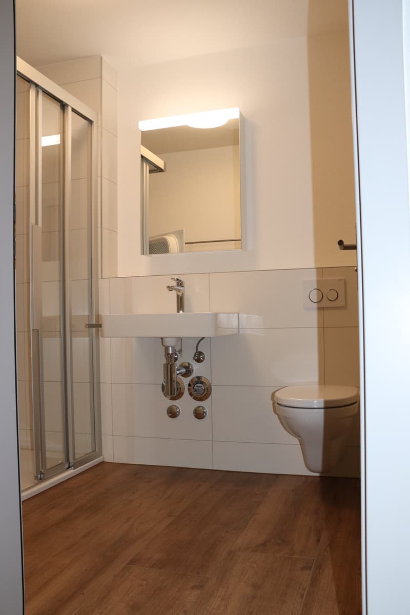 Moderne helle 1.5-Zimmer-Wohnung mit Balkon in Gals (3)