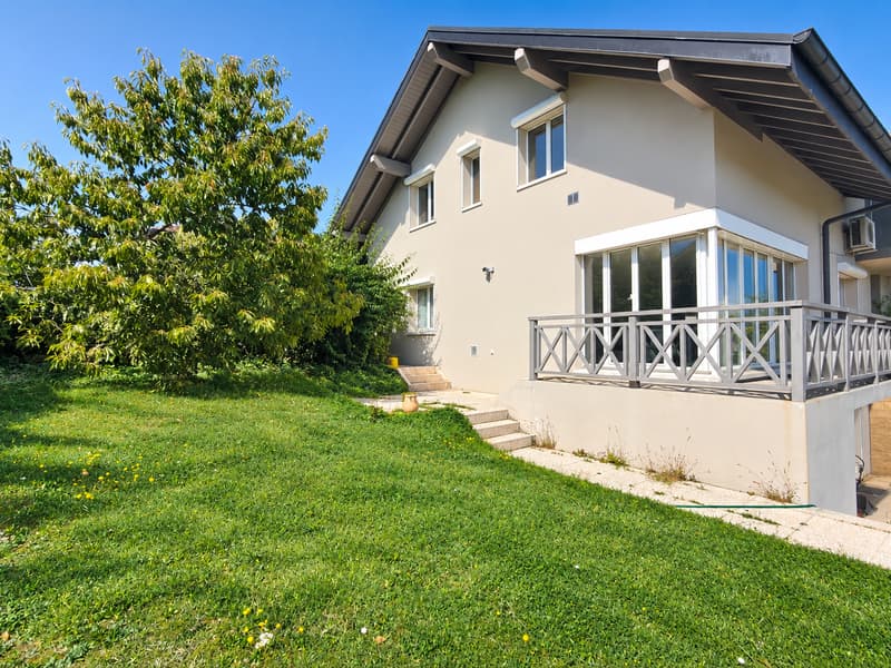 Maison familiale de 6 chambres offrant de beaux volumes (2)