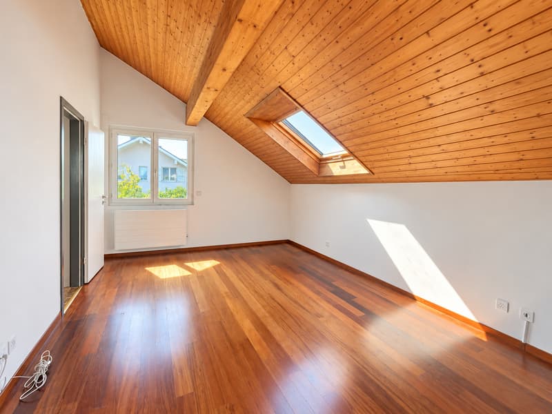 Maison familiale de 6 chambres offrant de beaux volumes (10)