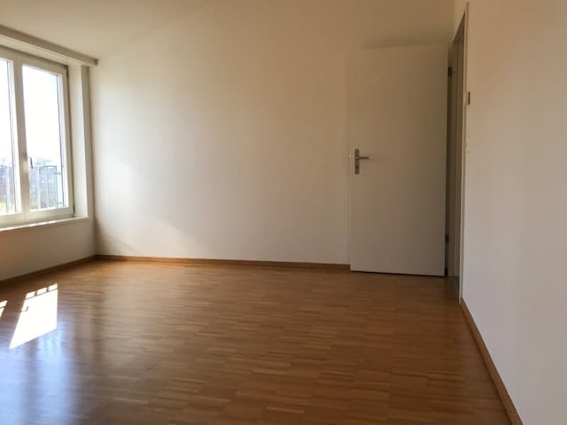 Moderne 3-Zimmer-Dachwohnung in ruhiger Lage von Therwil (10)