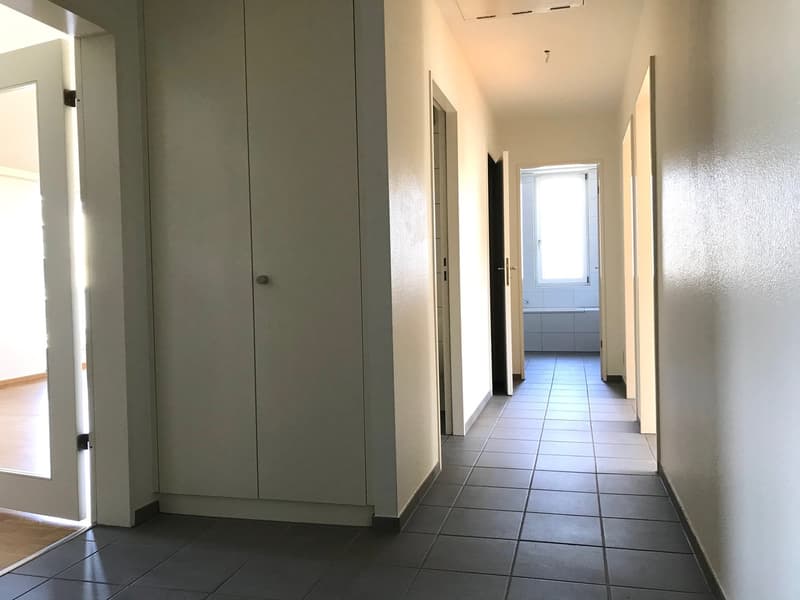 Moderne 3-Zimmer-Dachwohnung in ruhiger Lage von Therwil (8)