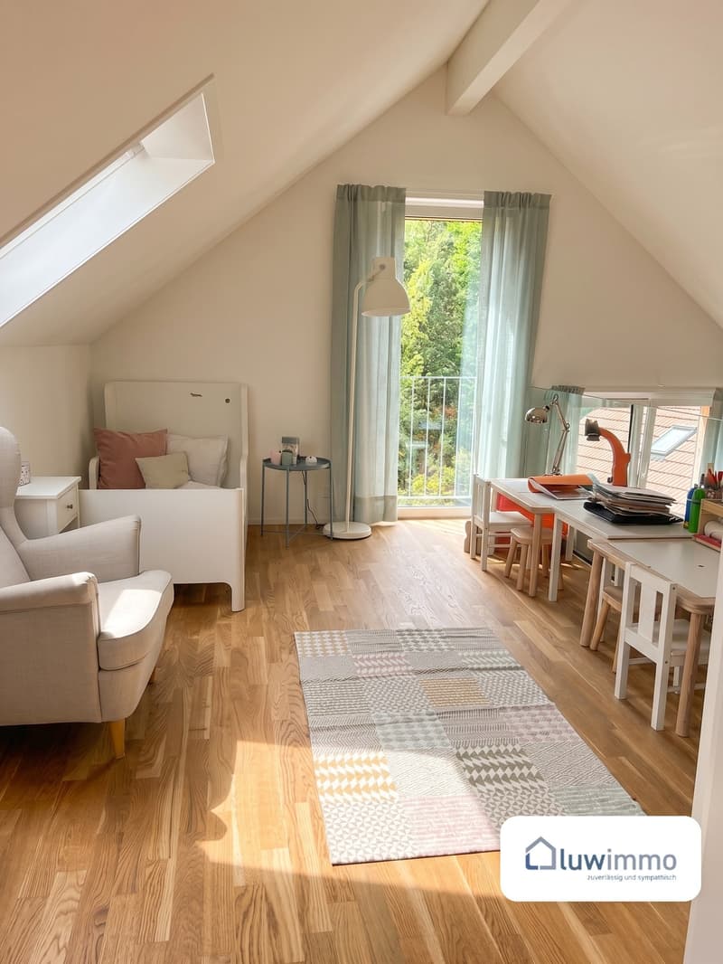 Modernes 6.5-Zimmer-Doppeleinfamilienhaus in Flüh – Raum für Familie, Arbeit und Natur (6)