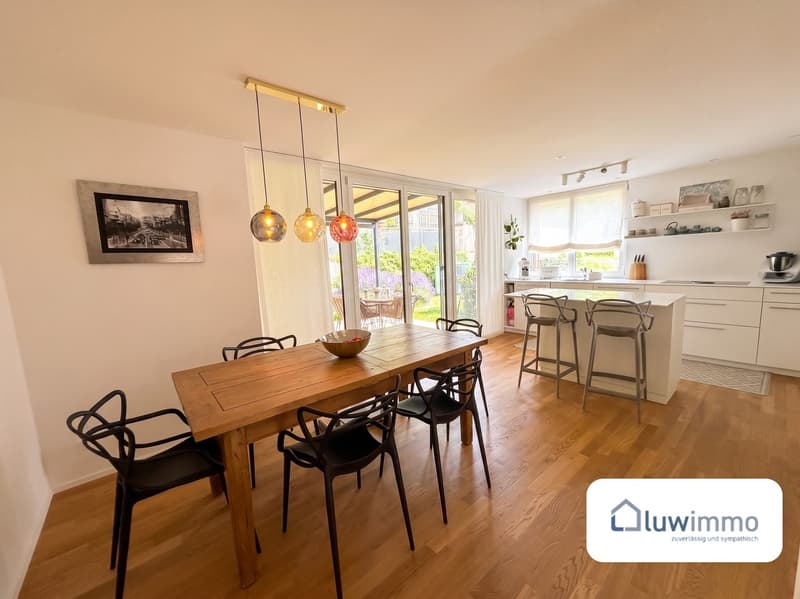 Modernes 6.5-Zimmer-Doppeleinfamilienhaus in Flüh – Raum für Familie, Arbeit und Natur (7)